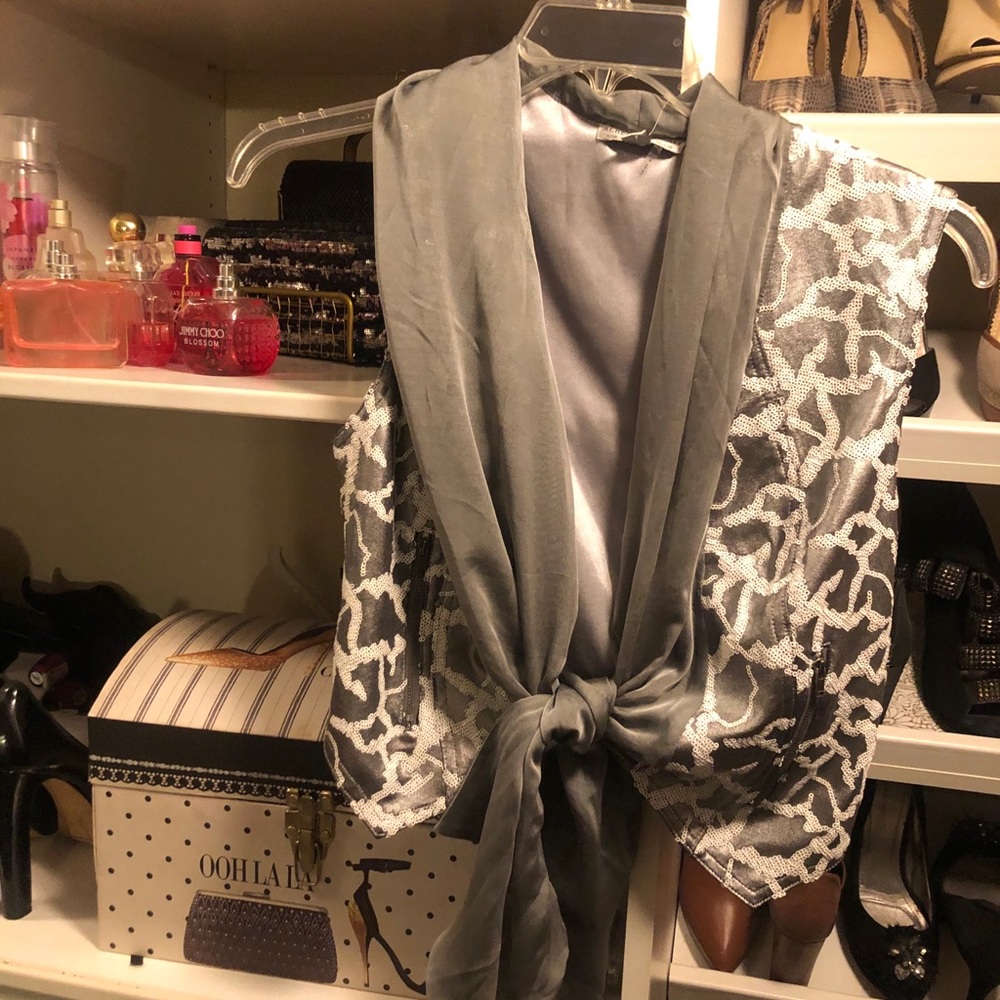 Vest - Picture 2 of 3